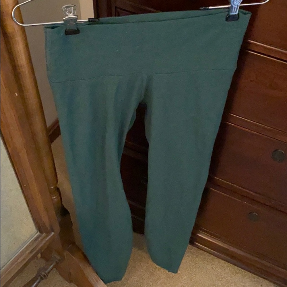 Green activewear leggings